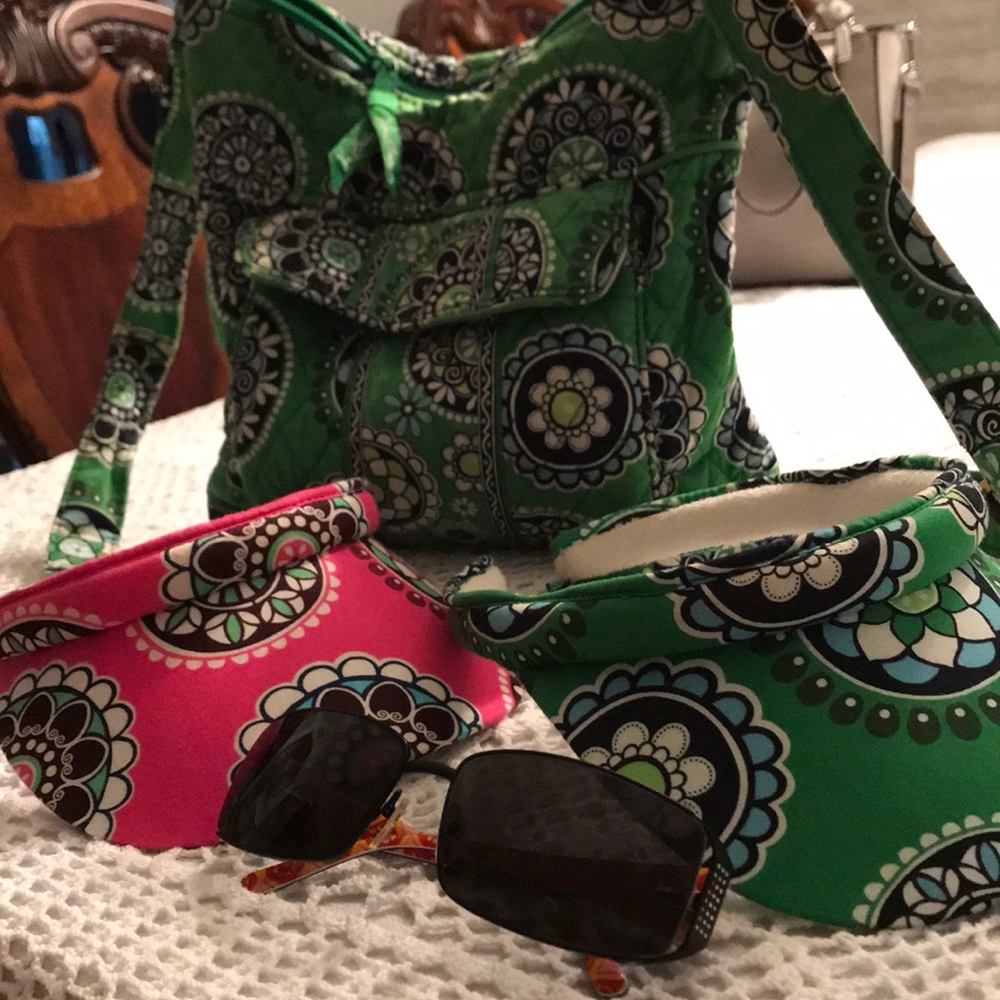 *VERA BRADLEY BUNDLE* 1 VISOR (only GREEN VISOR) PURSE & SUNGLASSES =3 ITEMS